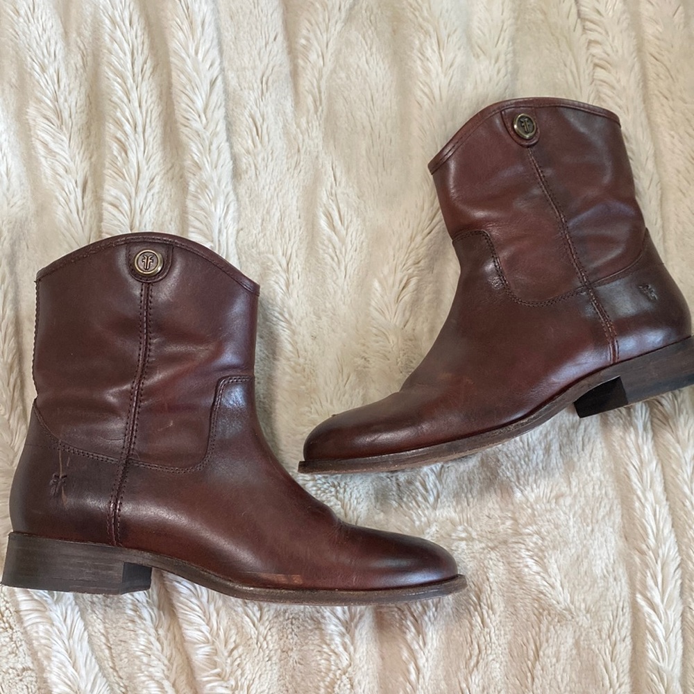 Frye Melissa Button Zip up short boot